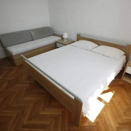 Apartment Roza *